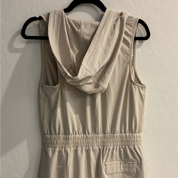 Athleta Beige Sleeveless Jumpsuit. Tan. Size Small - Picture 8 of 8